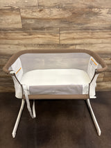 Baby Delight Beside Me Dreamer Bedside Bassinet in Mocha