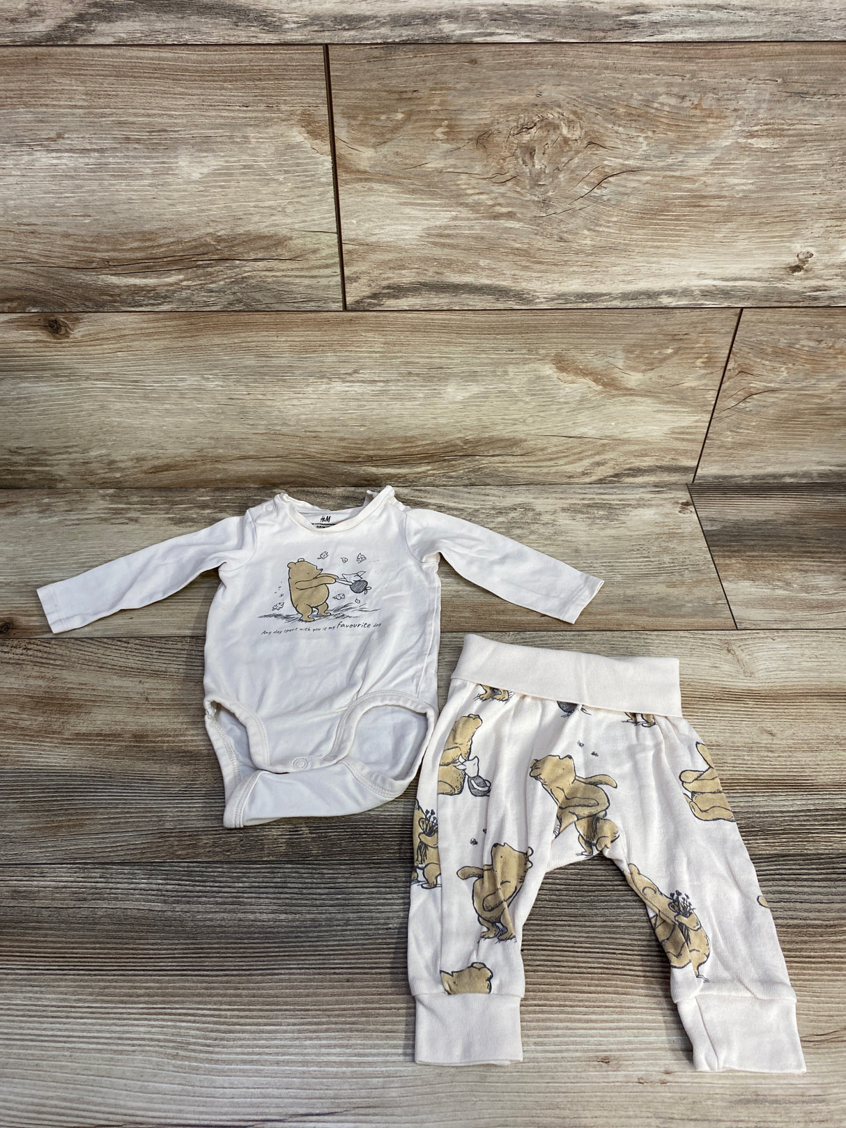 H&M 2pc Winnie The Pooh Bodysuit Set Taupe sz Newborn