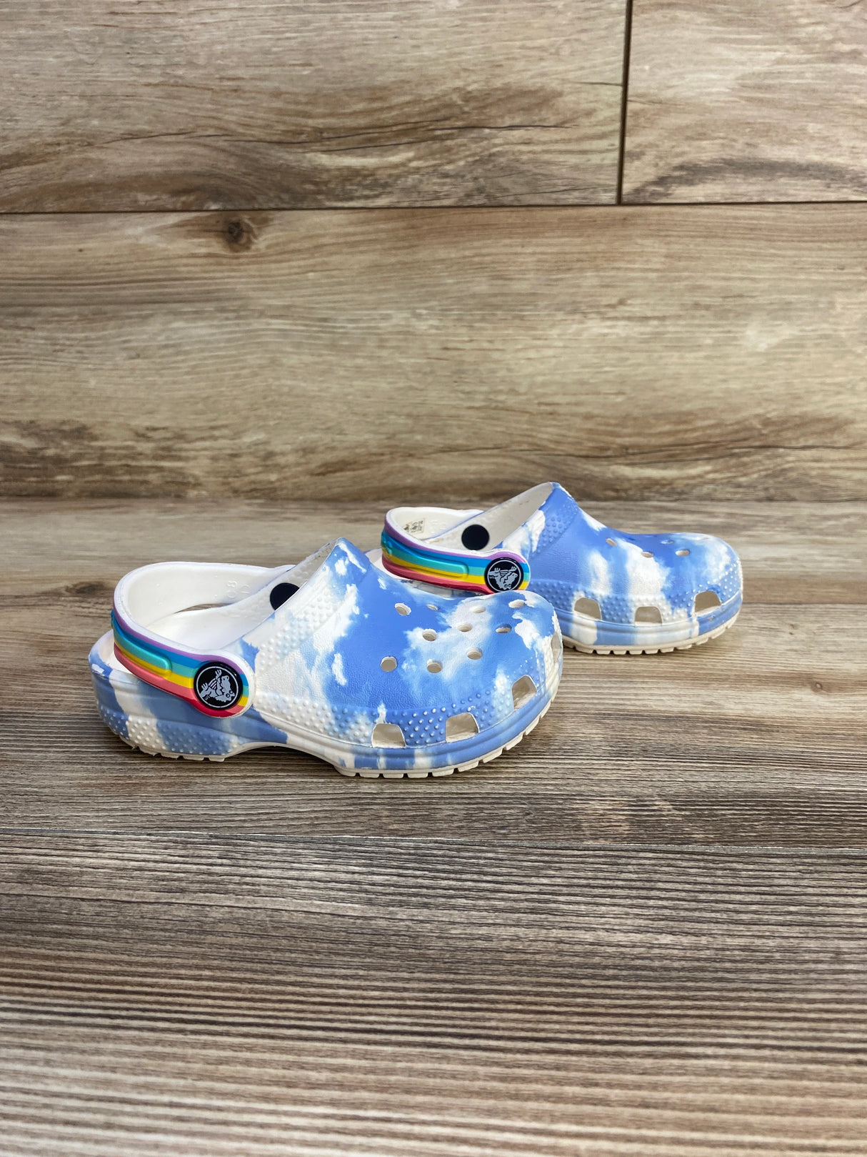 Crocs Classic Clogs Rainbow Cloud Print sz 8c - Me n Mommy To Be