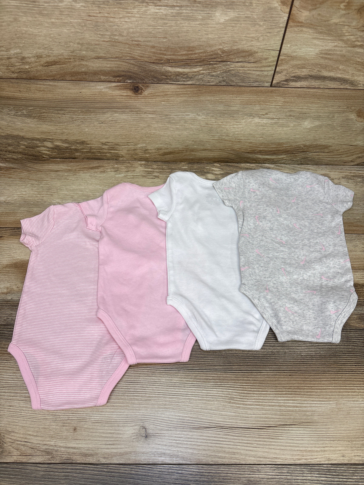 Nike 4pk Bodysuits Pink sz 6m