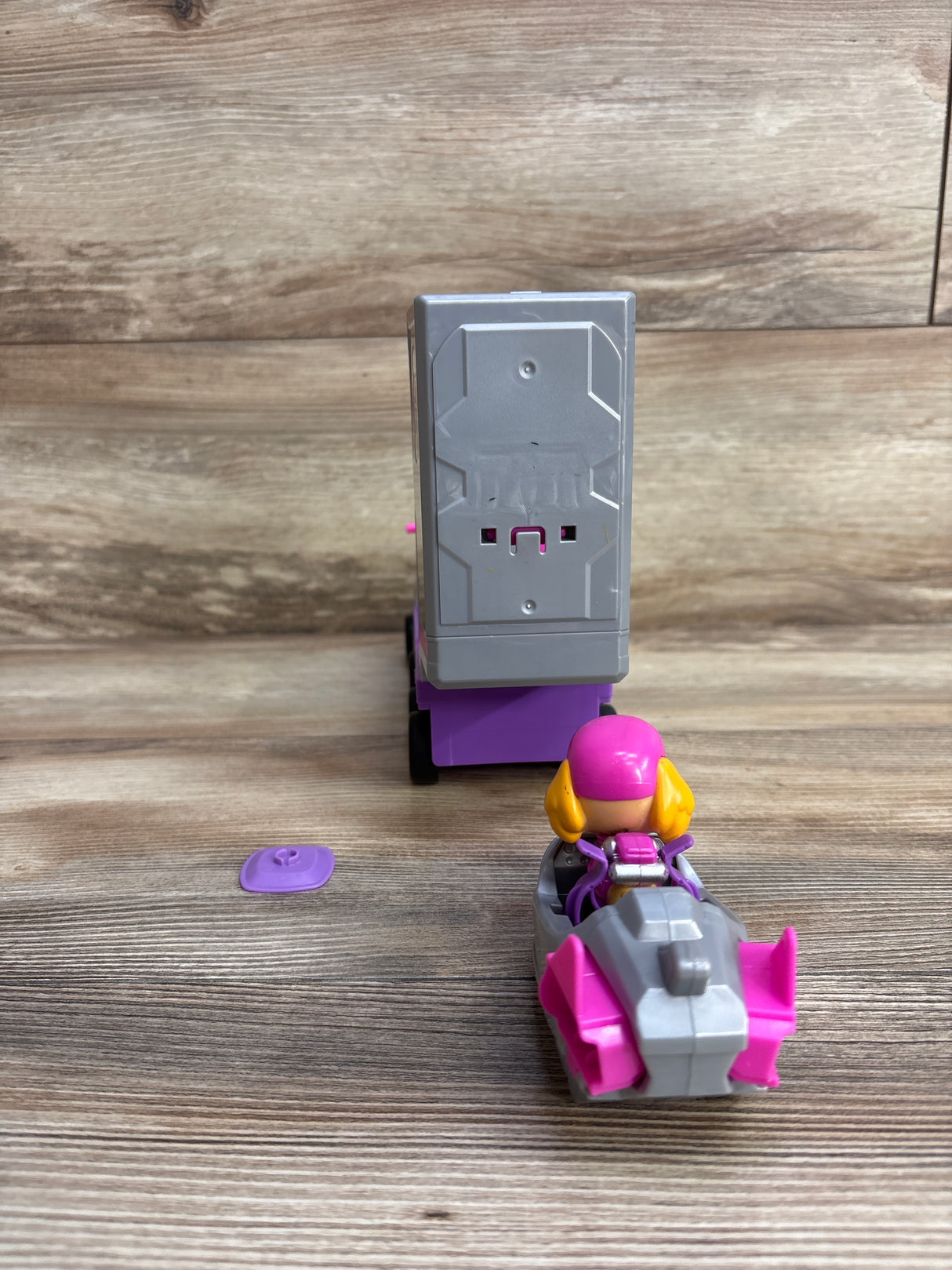 PAW Patrol Big Truck Pup’s Skye Transforming Vehicle and Figure