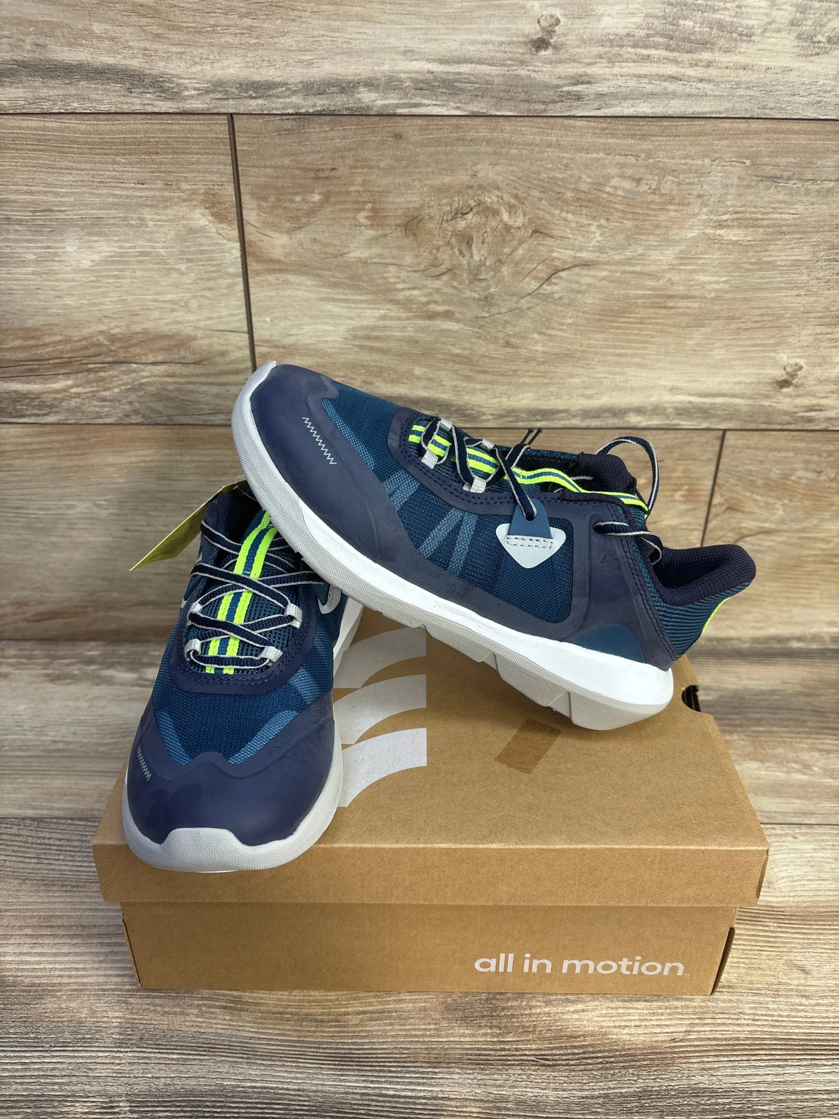NEW All In Motion Avery Sneakers Blue sz 4Y