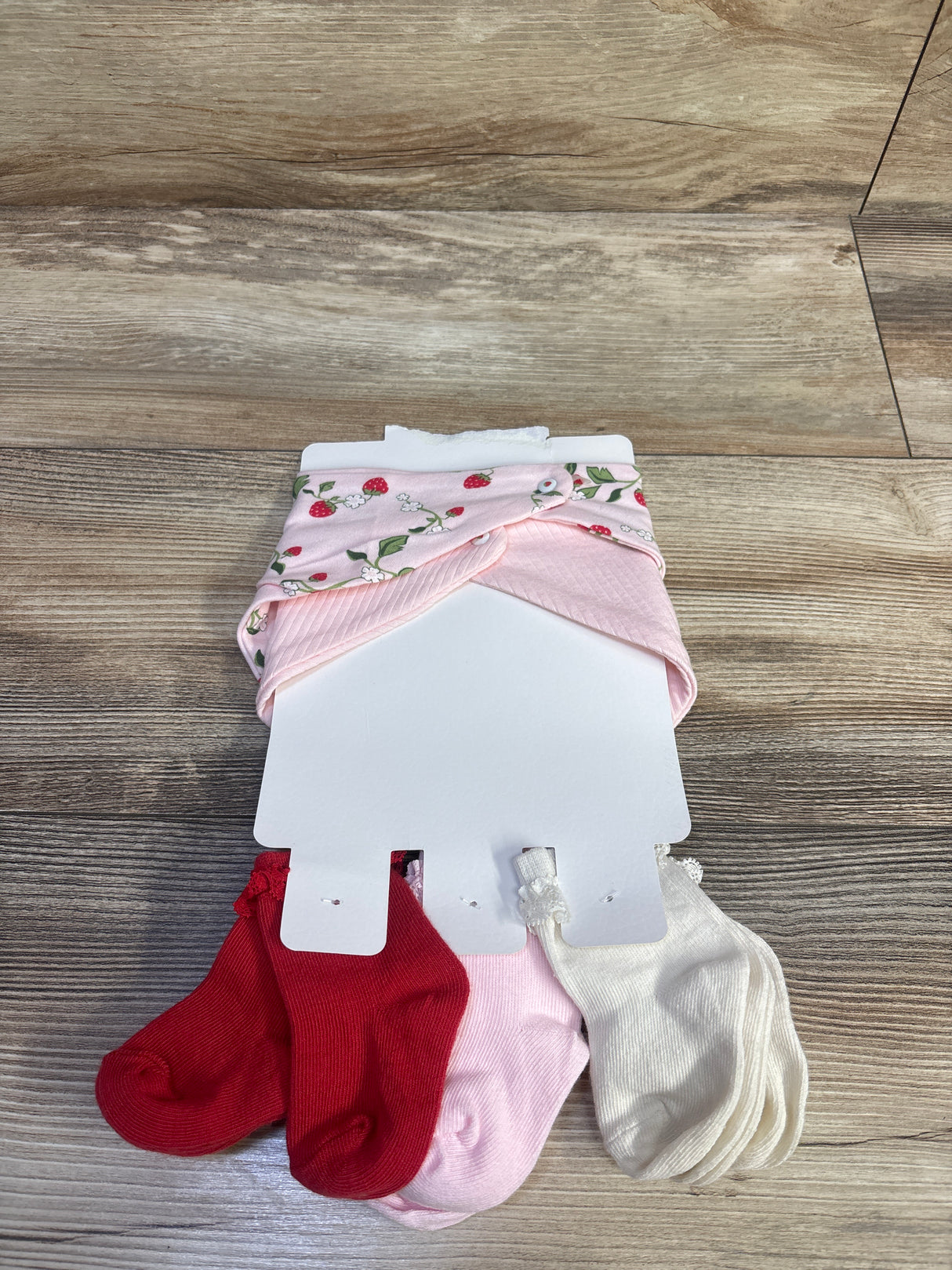 NEW Jessica Simpson 8pc Bib & Socks Set Pink sz 6-9m