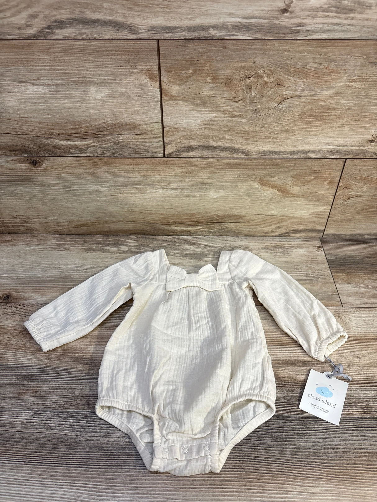 New Cloud Island Bow Long Sleeve Cream Romper sz 6-9m