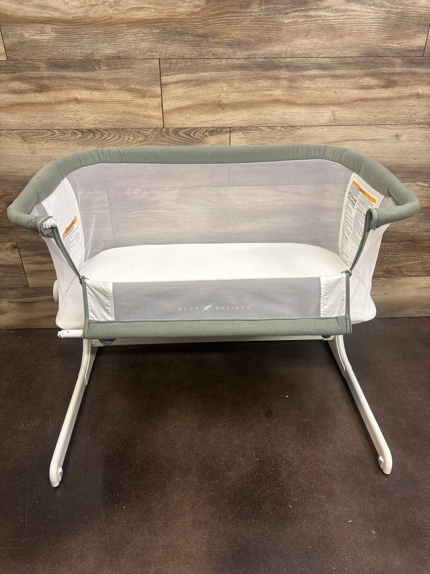 Baby Delight Beside Me Dreamer Bedside Bassinet in Grey
