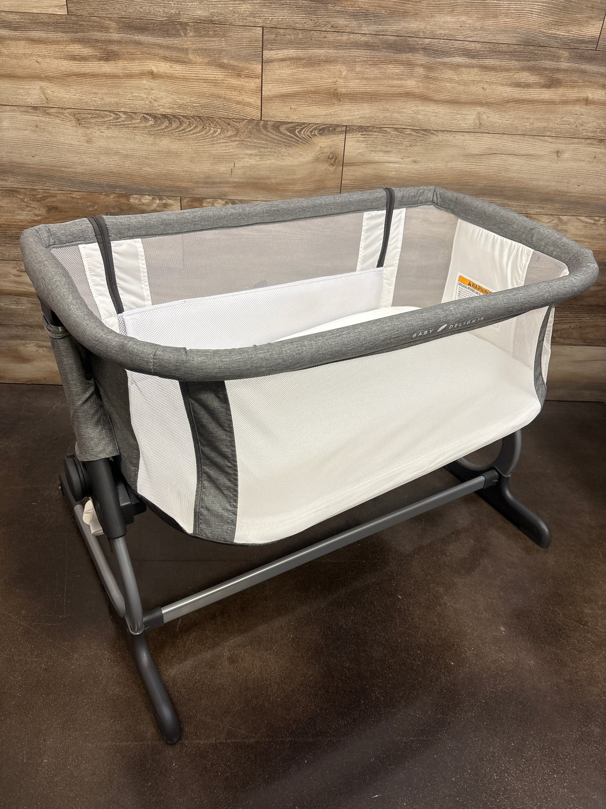 Baby Delight Beside Me Dreamer Bedside Bassinet in Grey