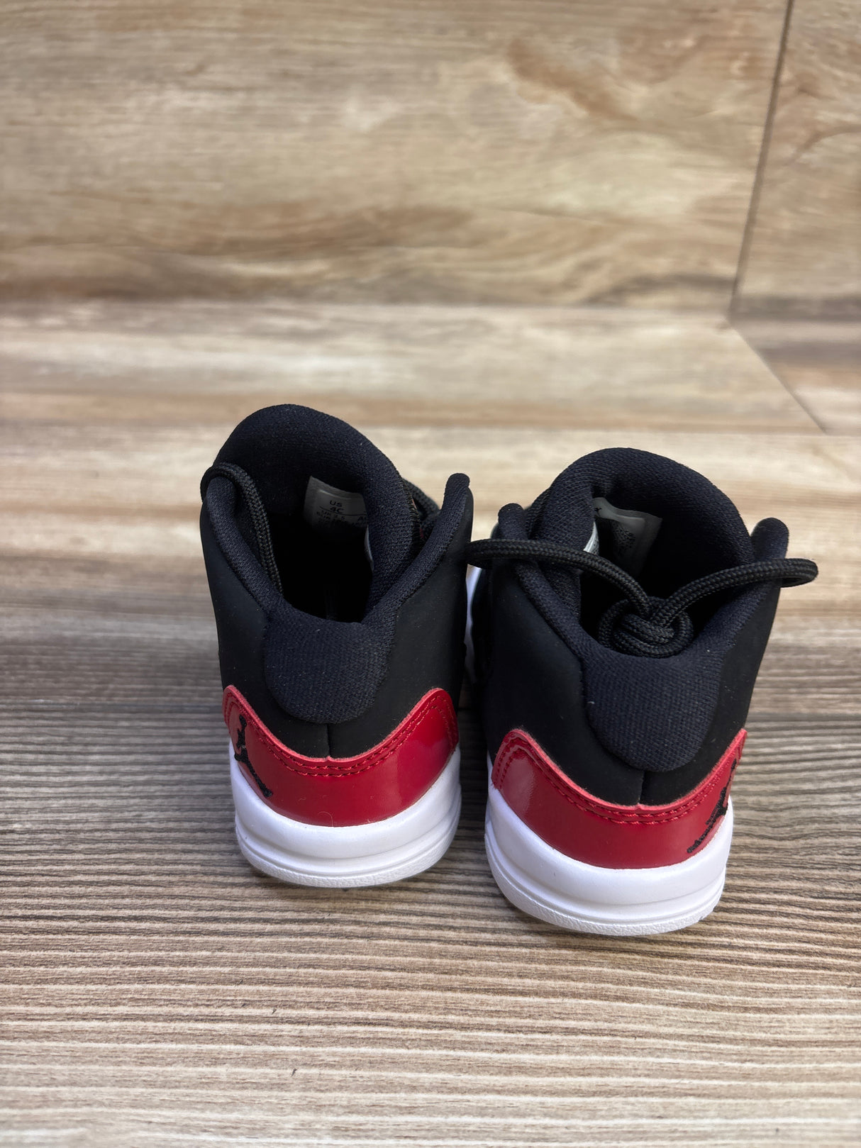 Air Jordan Max Aura BT 'Black Gym Red' Sneakers sz 4c