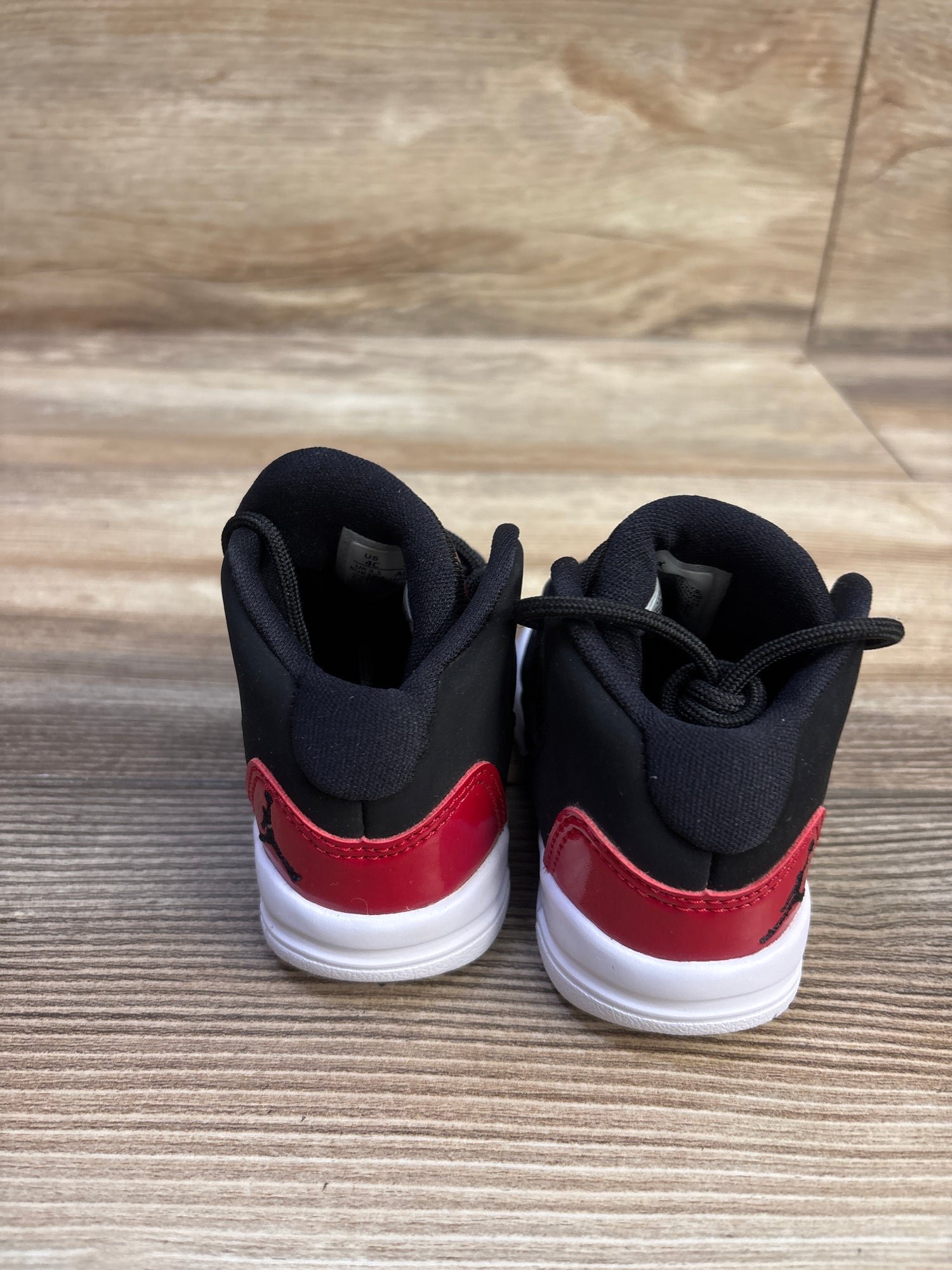 Air Jordan Max Aura BT 'Black Gym Red' Sneakers sz 4c
