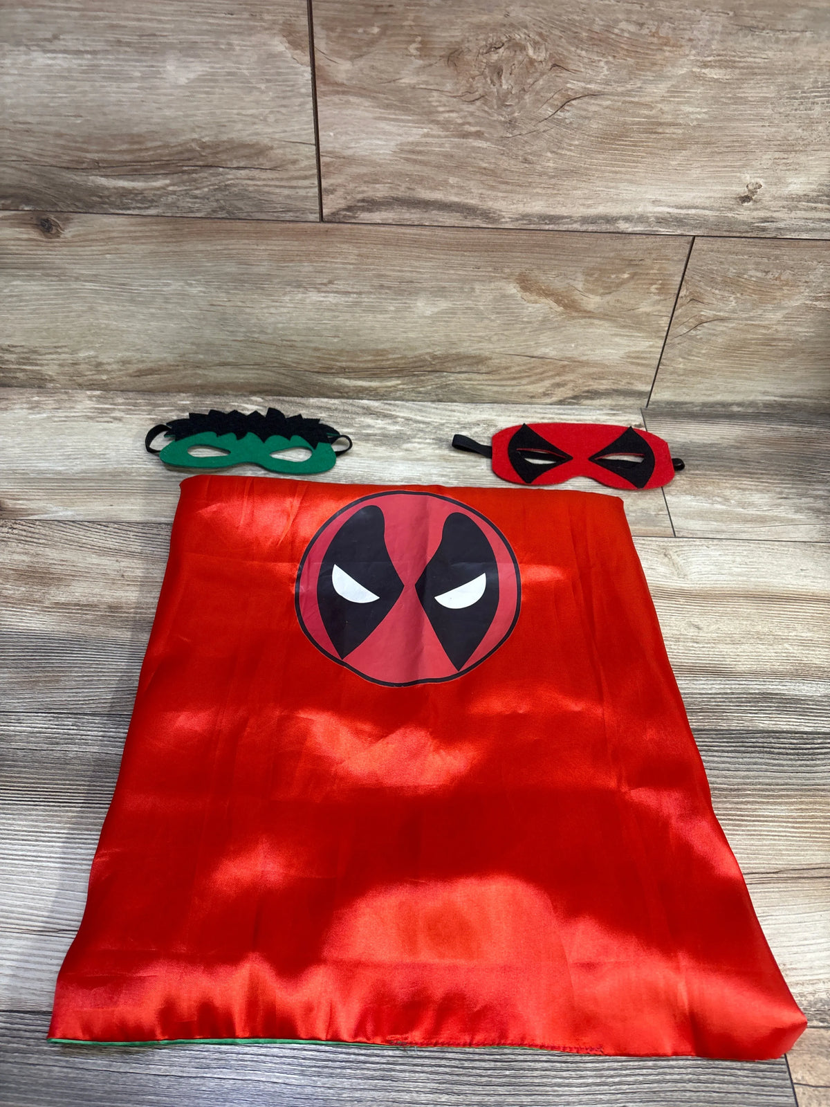Marvel 3pc Reversible Spider-Man/Hulk Cape with Felt Masks sz 3+