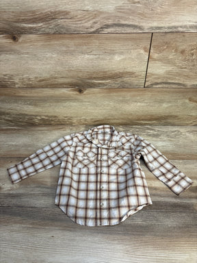 Front flat lay of Wrangler toddler snap front western shirt in beige plaid with chest flap pockets on wood background