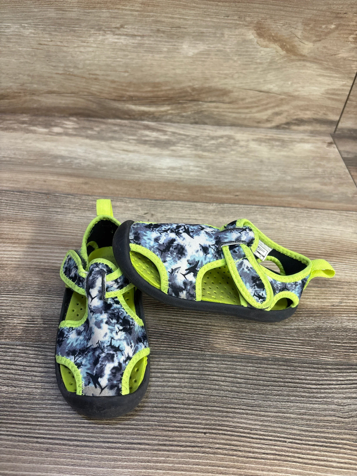 OshKosh Aquatic Water Shoes Grey/Green sz 7c