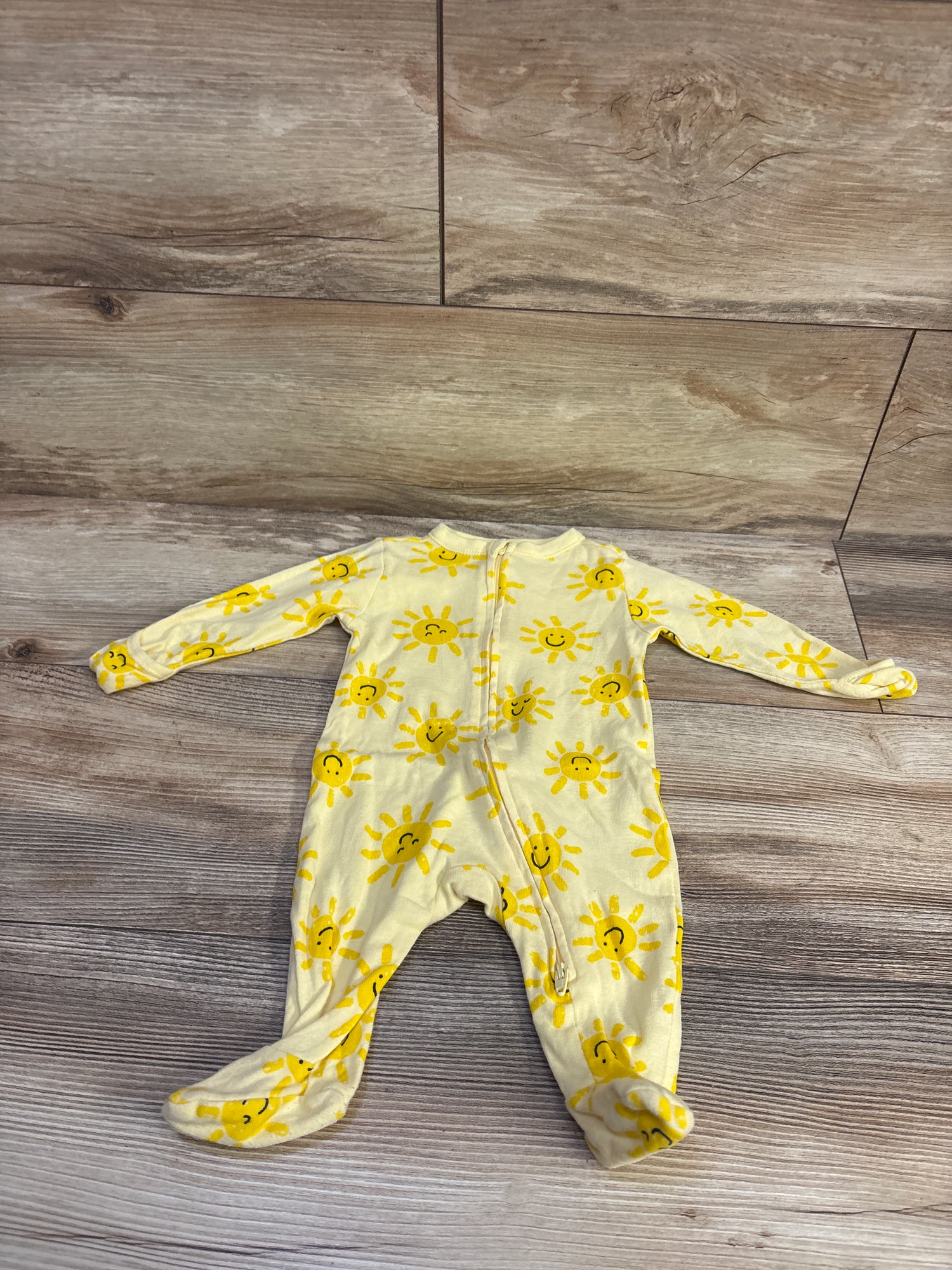 Old Navy Sun Print Sleeper Yellow sz 0-3m