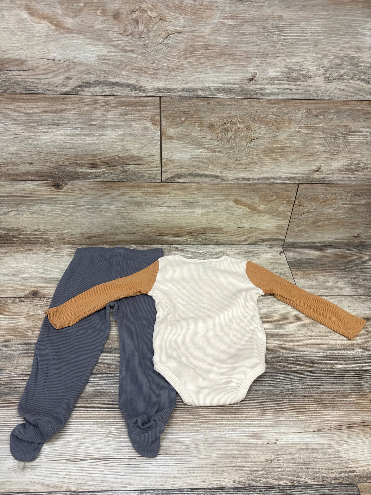 Mario Lopez 2pc Ribbed Henley Bodysuit & Pants Set Tan sz 18m