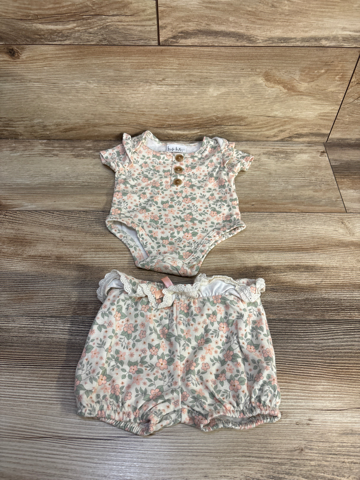 Nicole Miller 2pc Floral Bodysuit & Shorts Set Ivory sz 0/3m