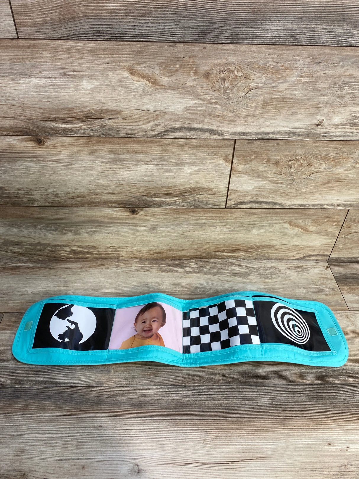 Lovevery Standing Card Holder