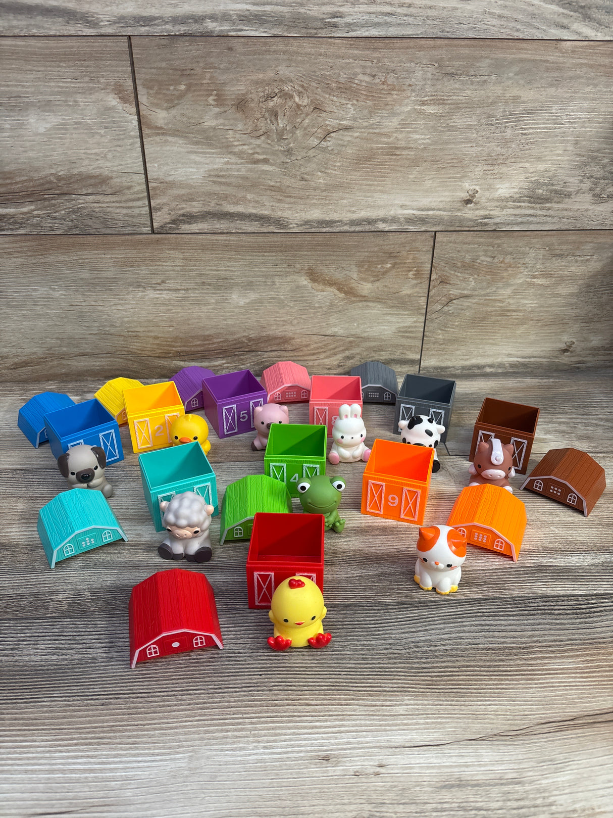 Aigybobo 20pc Farm Animals in Barns Montessori Counting Toy
