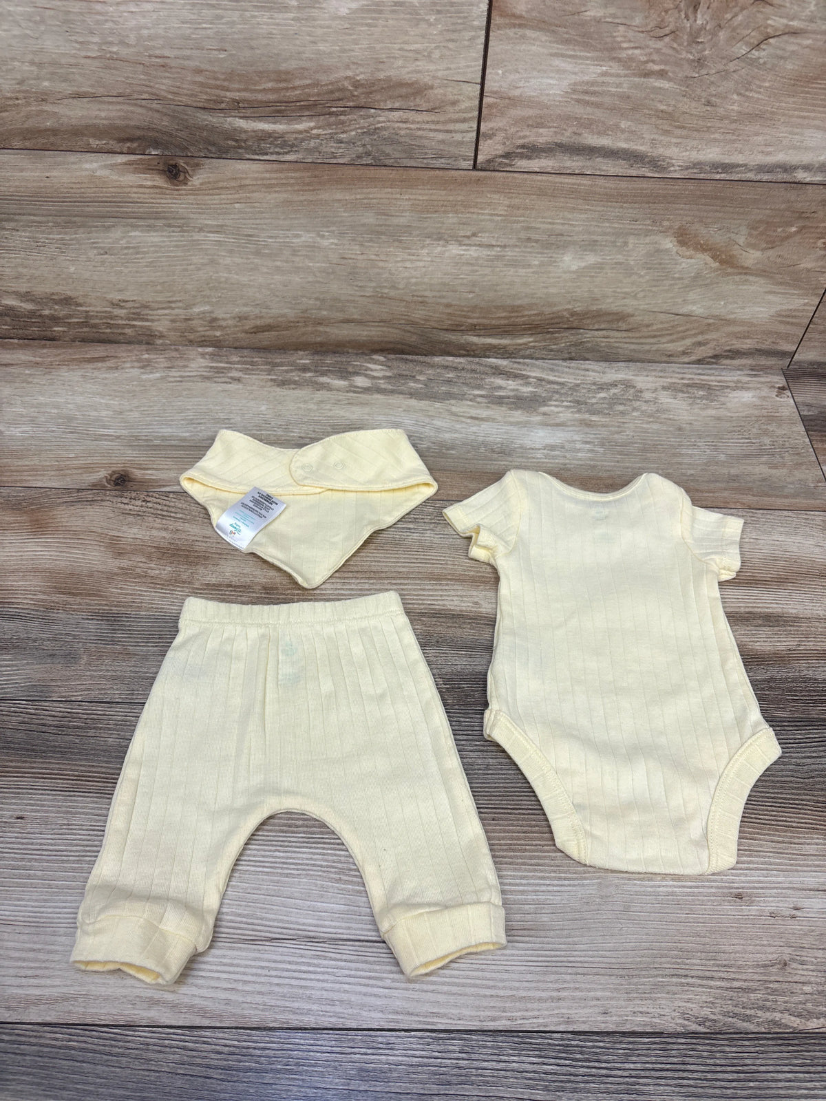 Disney Baby 3pc Winnie The Pooh Bodysuit, Pants, & Bib Set Yellow sz Newborn