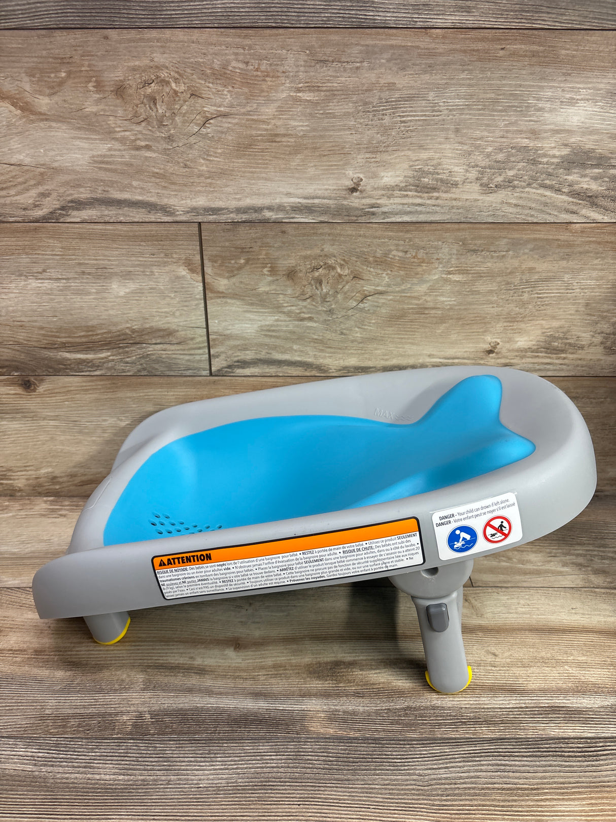 Skip Hop Baby Bath Tub Moby Recline and Rinse