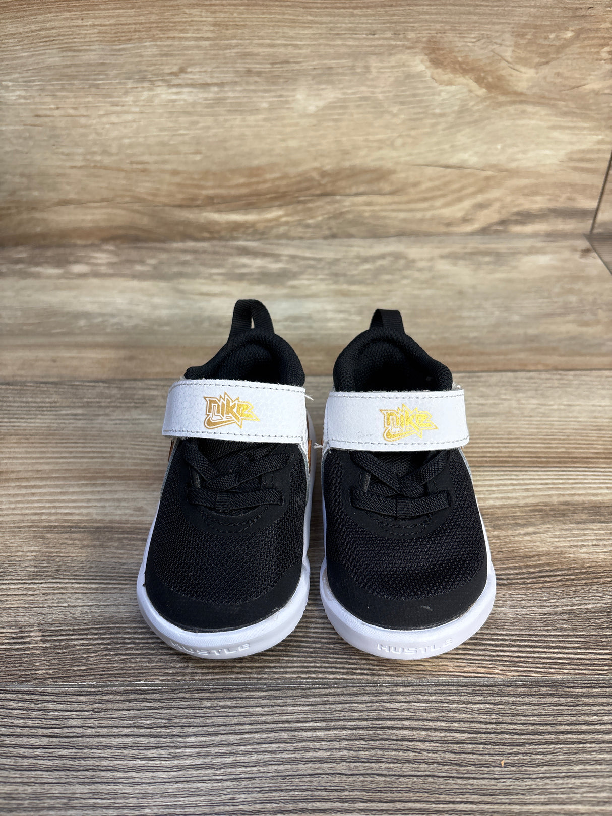 Nike Team Hustle TD 'Black White Metallic Gold D 10 sz 5c