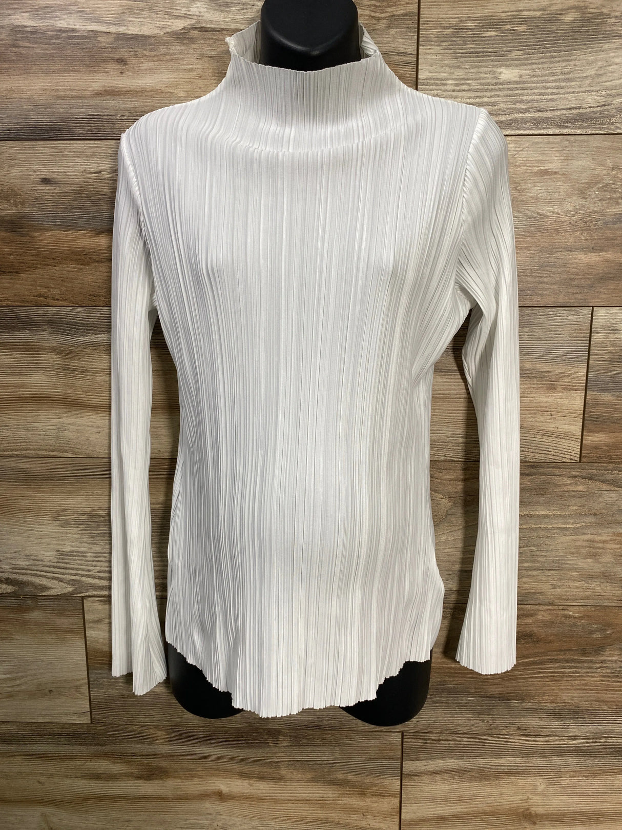 Pretty Little Thing White Plisse Fitted Top sz Medium