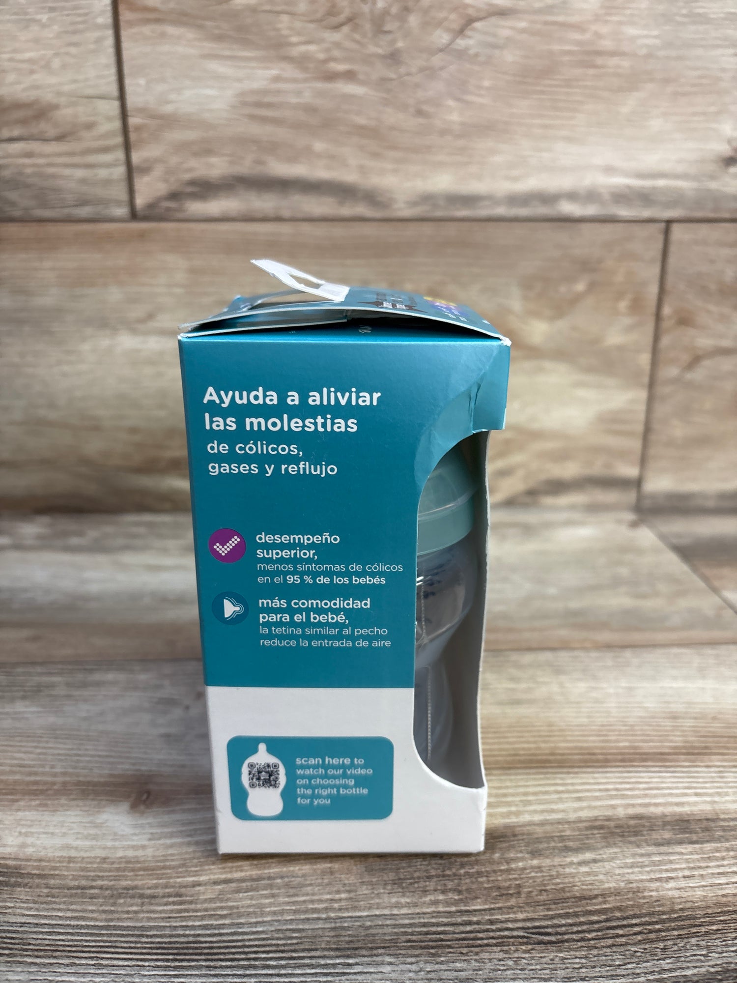 NEW Tommee Tippee Advanced Anti-Colic 9oz Bottle + 2 Nipples