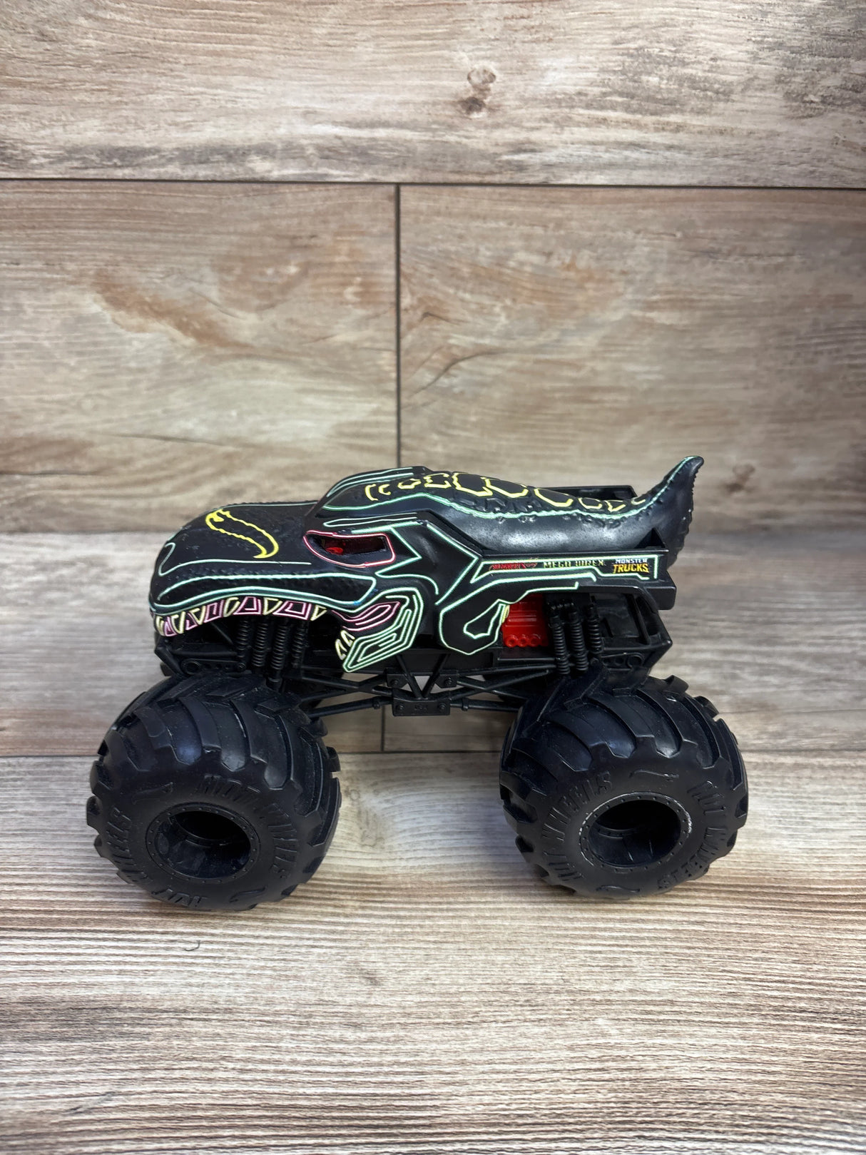 Hot Wheels Monster Trucks Oversized 1:24 Scale Diecast Neon Mega Wrex