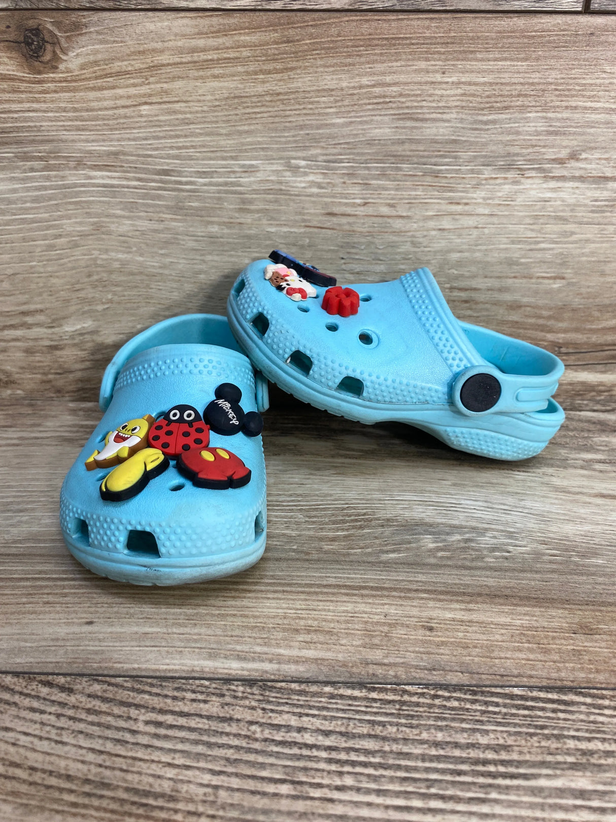Crocs Classic Clogs Aqua w/ Jibbitz sz 7c