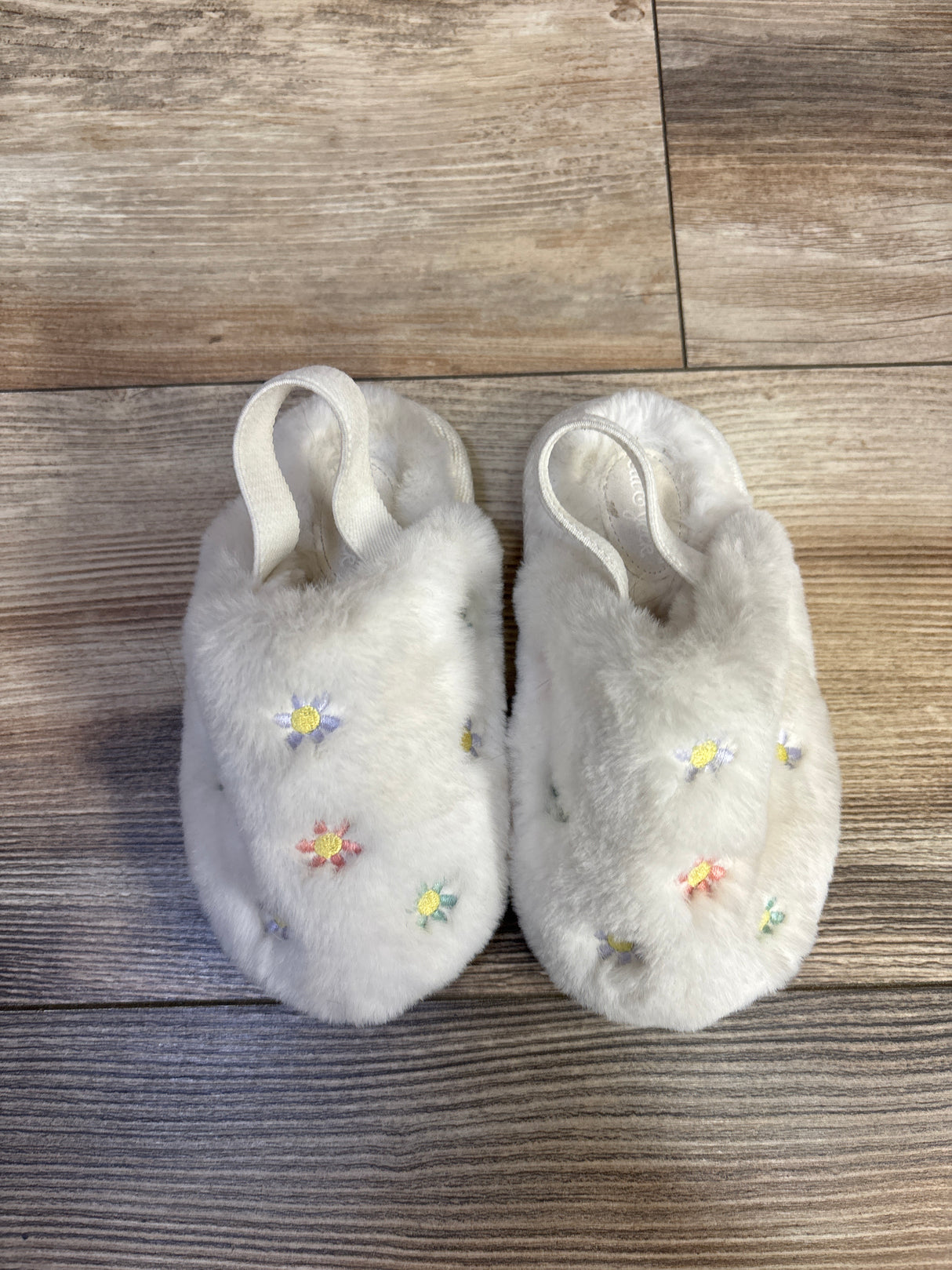 Cat & Jack Nova Embroidered Flower Slippers, White sz 7/8c