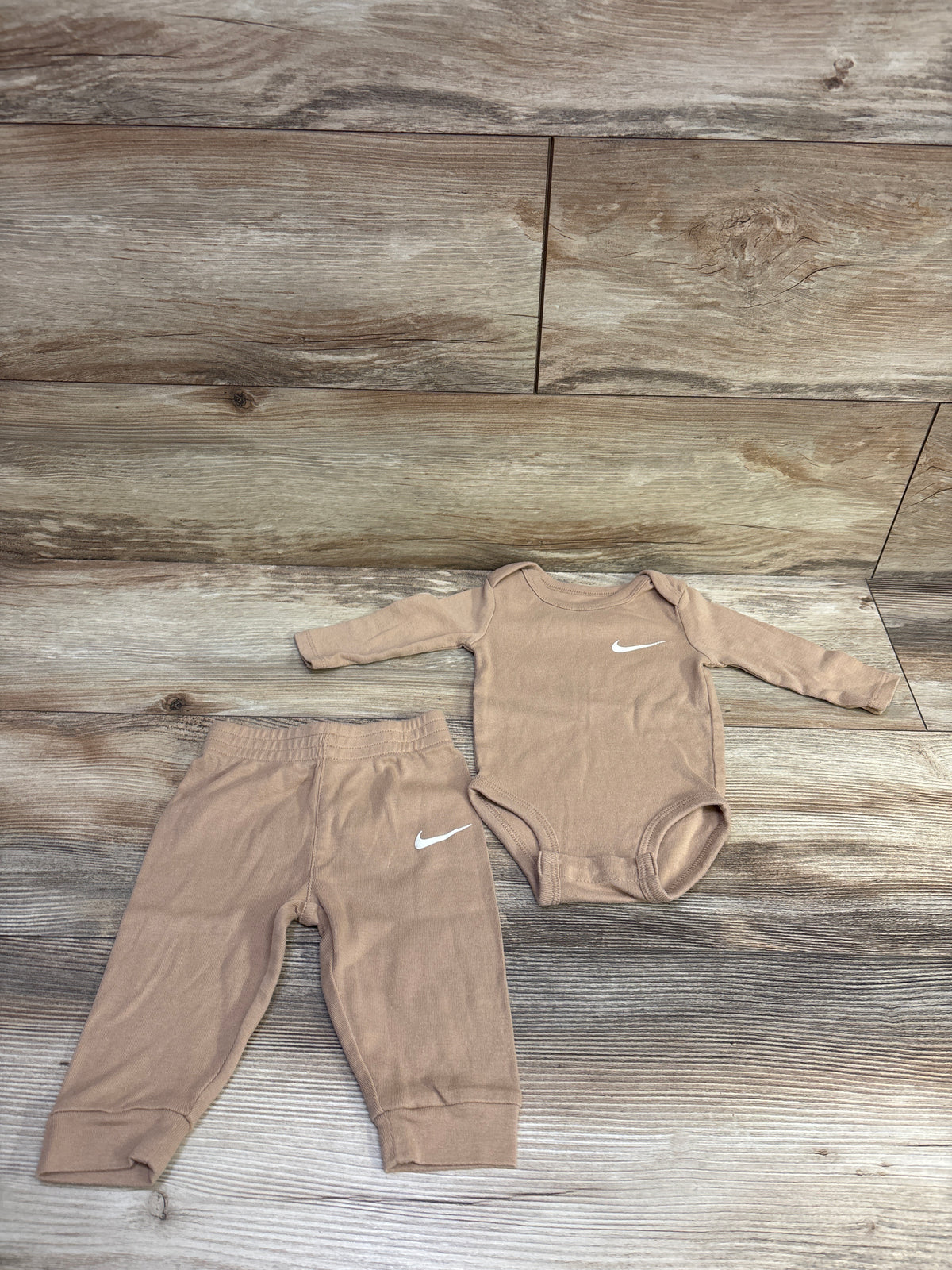 Nike 2pc Bodysuit & Pants Set Tan sz 6m