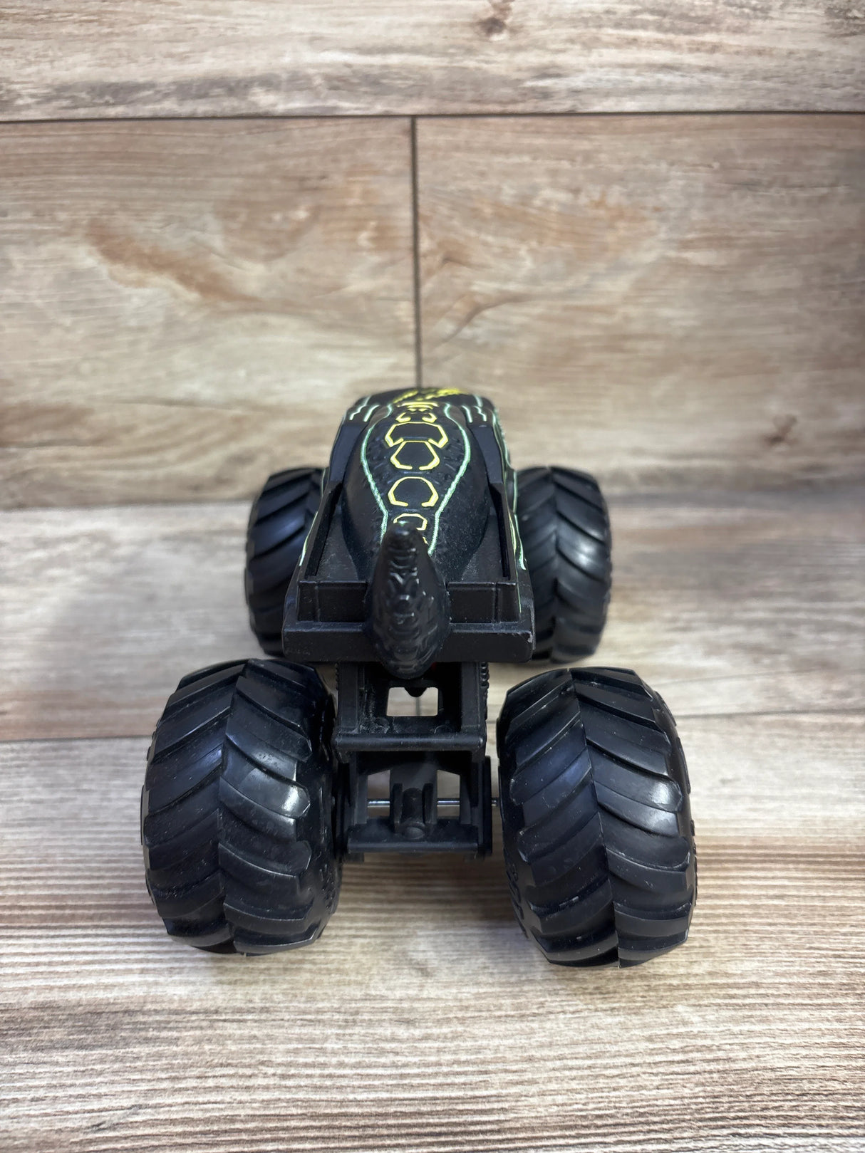 Hot Wheels Monster Trucks Oversized 1:24 Scale Diecast Neon Mega Wrex