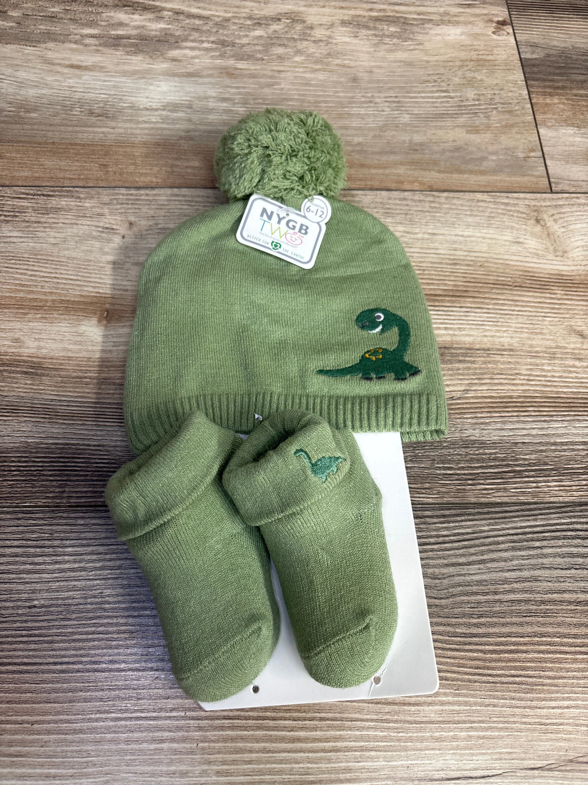 NEW NYGB Two Pom-Pom Hat & Socks 2pc Set Green sz 6-12m