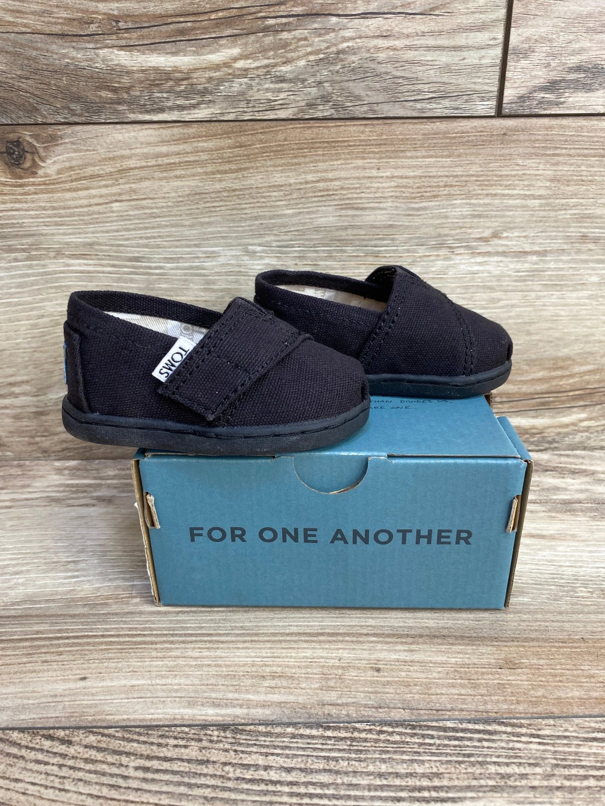 NEW TOMS Tiny Canvas Classic Slip-On Shoes sz 3c