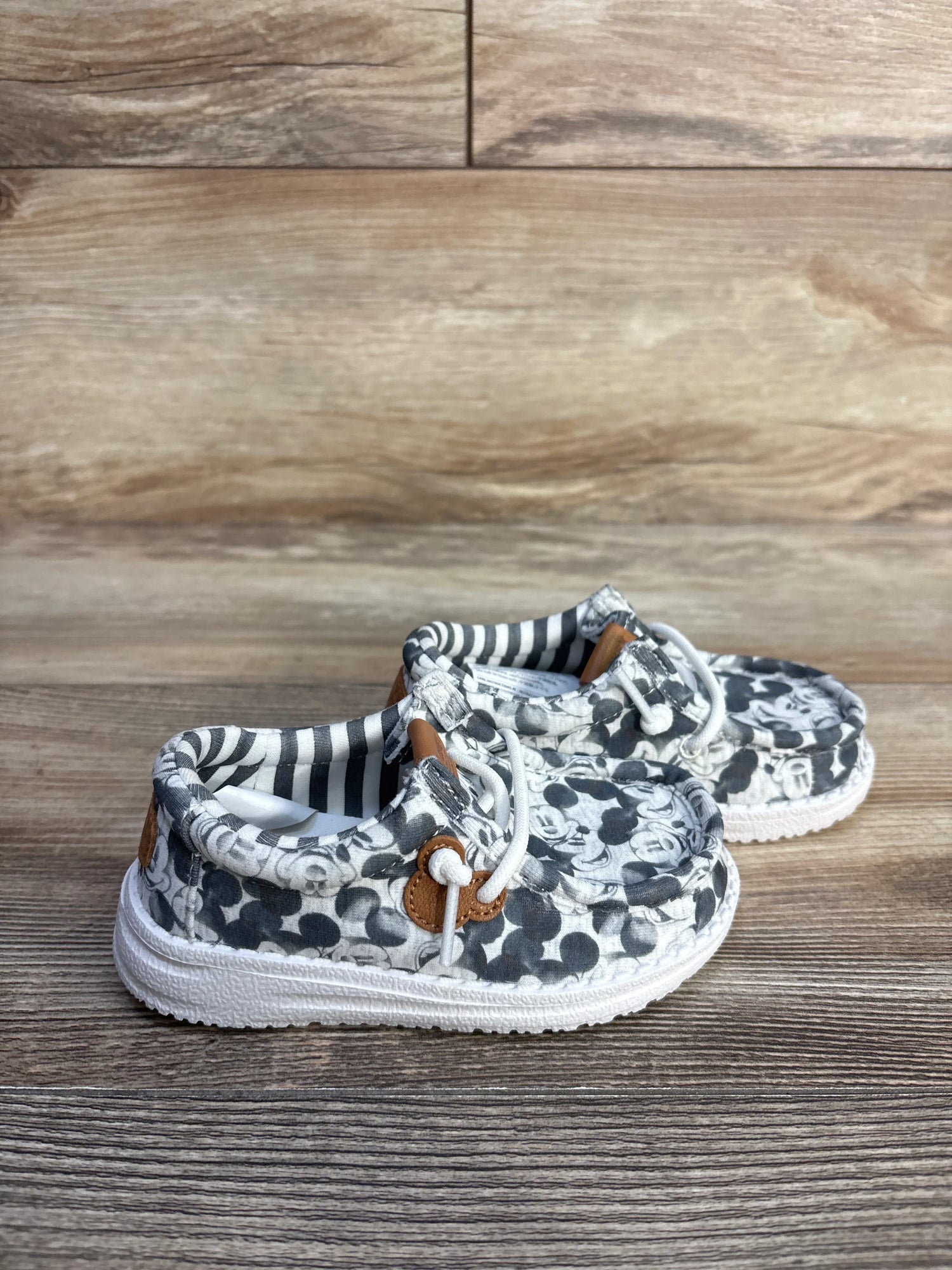 Hey Dude Disney Mickey Mouse Printed Wally Shoes Grey sz 7c