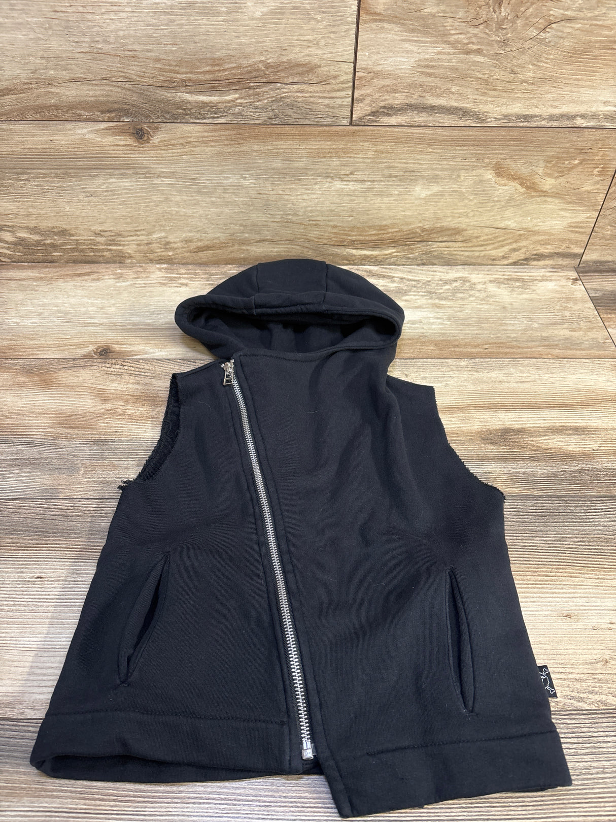Nununu Hooded Diagonal Vest Black sz 4-5T
