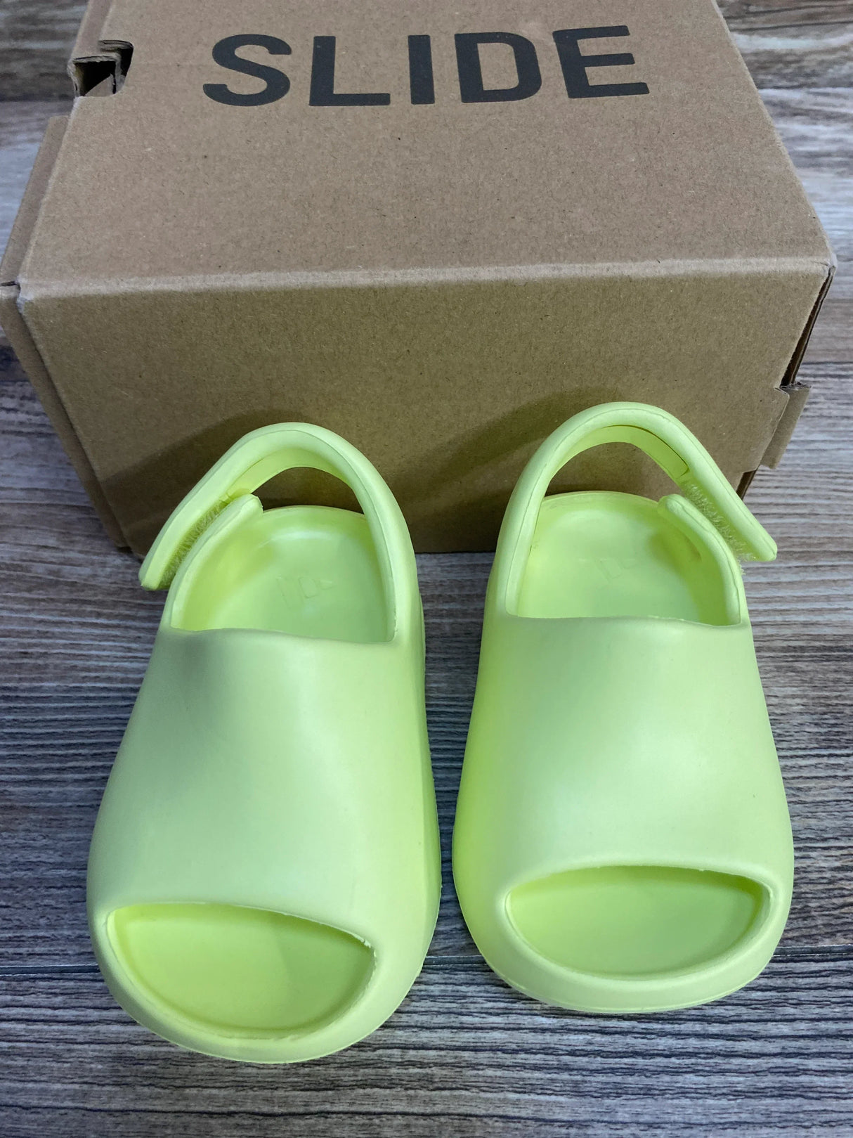 Adidas Yeezy Slides in Green Glow sz 4c