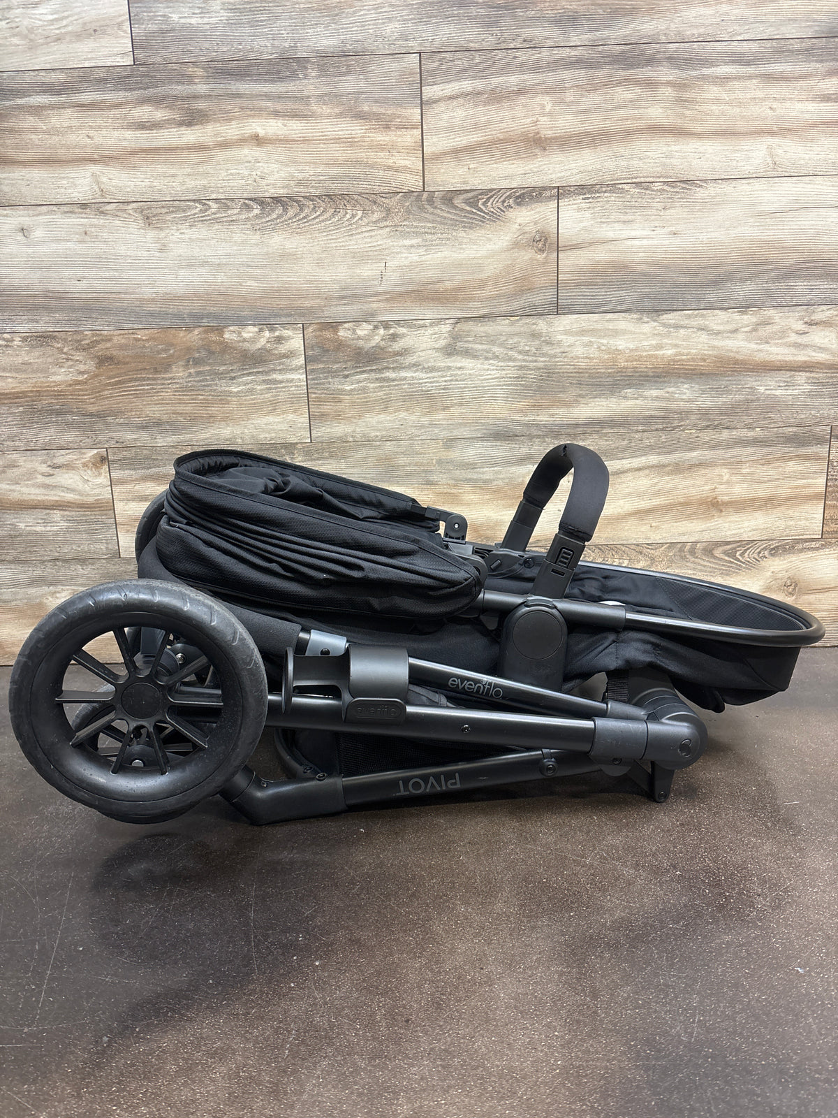 Evenflo Pivot Stroller in Black