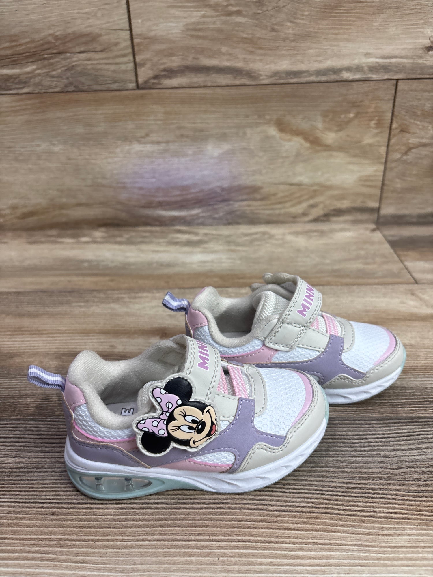 Disney Minnie Mouse Light-Up Sneakers Cream sz 7c