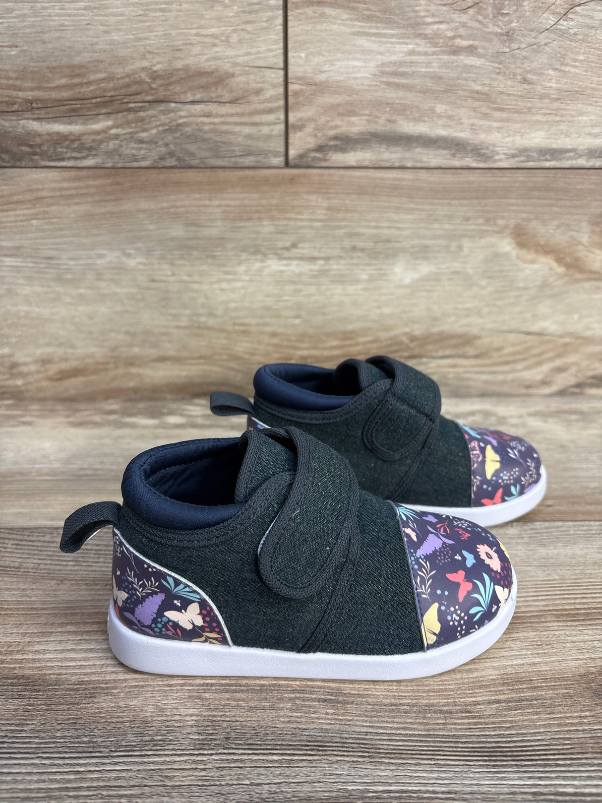 Ikiki Butterfly Daydream Squeakerless Sneakers Purple sz 10c