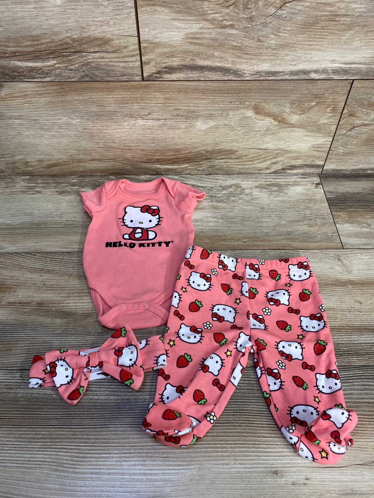 Hello Kitty Strawberry 3pc Bodysuit Set Pink sz Newborn
