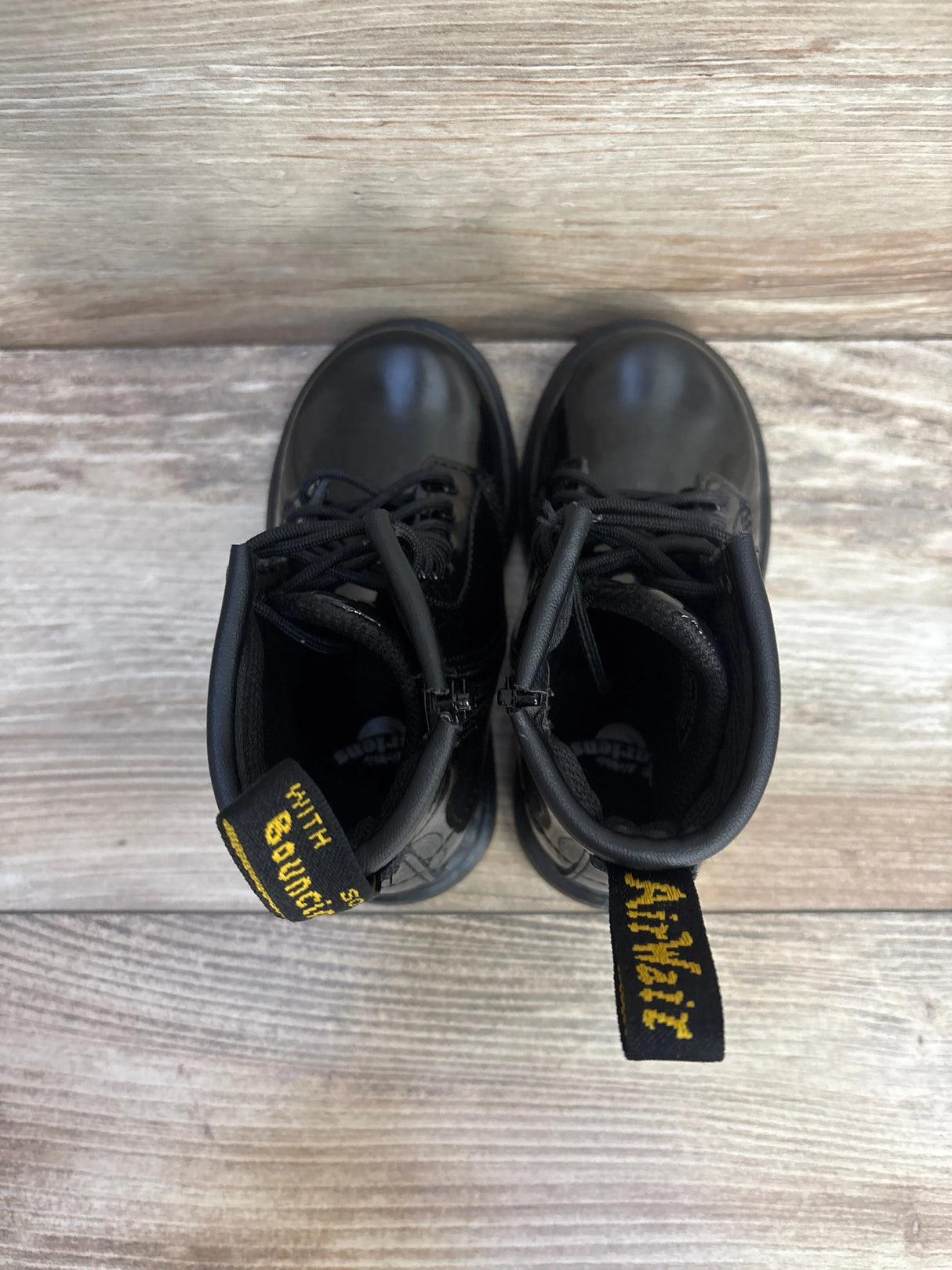 Dr. Martens Lace Up Boots in Patent Leather Black  sz 8c