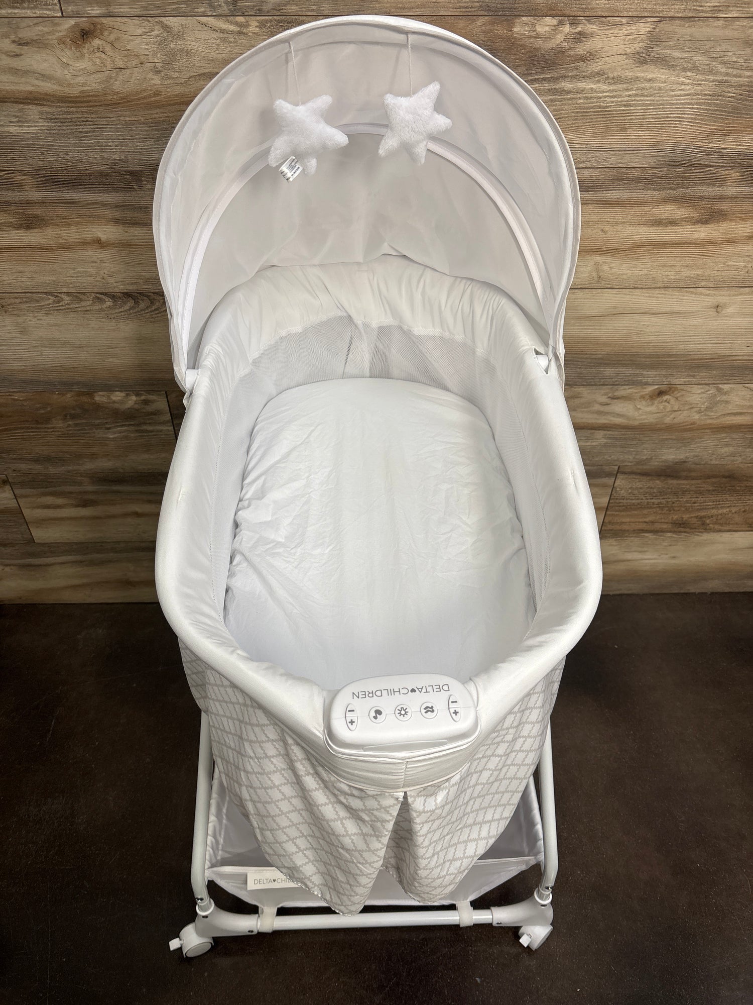 Delta Children Soothing Dreams Bassinet, White