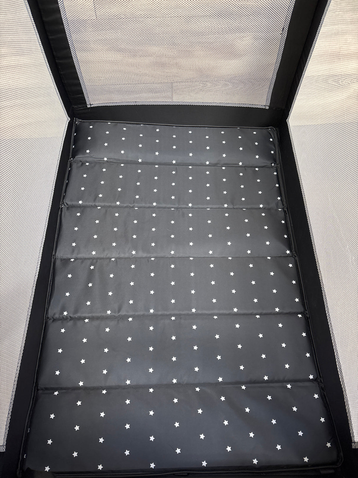 Dream on Me Zodiak Play Yard, Black