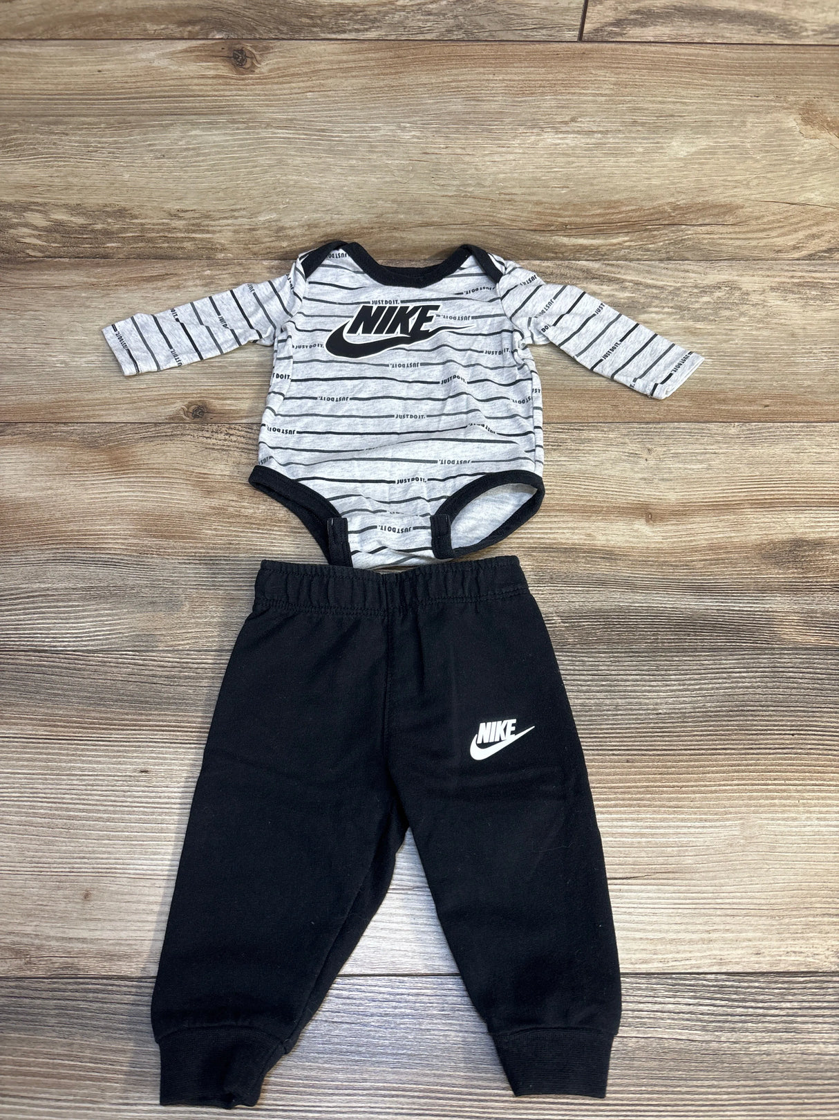 Nike 2pc Striped Bodysuit & Bottoms Set Grey sz 3m