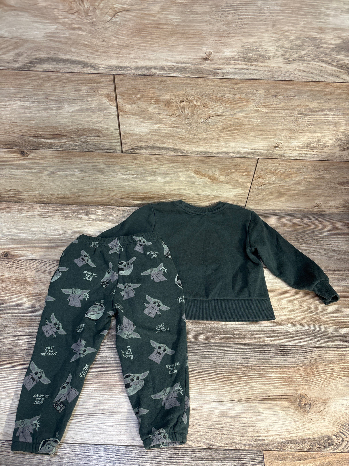 Star Wars 2pc Yoda Sweatshirt & Joggers Set Green sz 2T