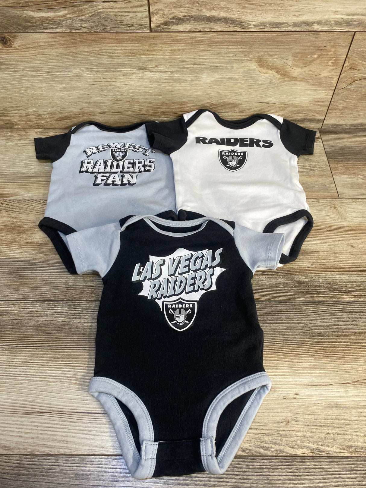 NFL Team Apparel 3pk Raiders Fan Bodysuit Set Grey sz 3-6m