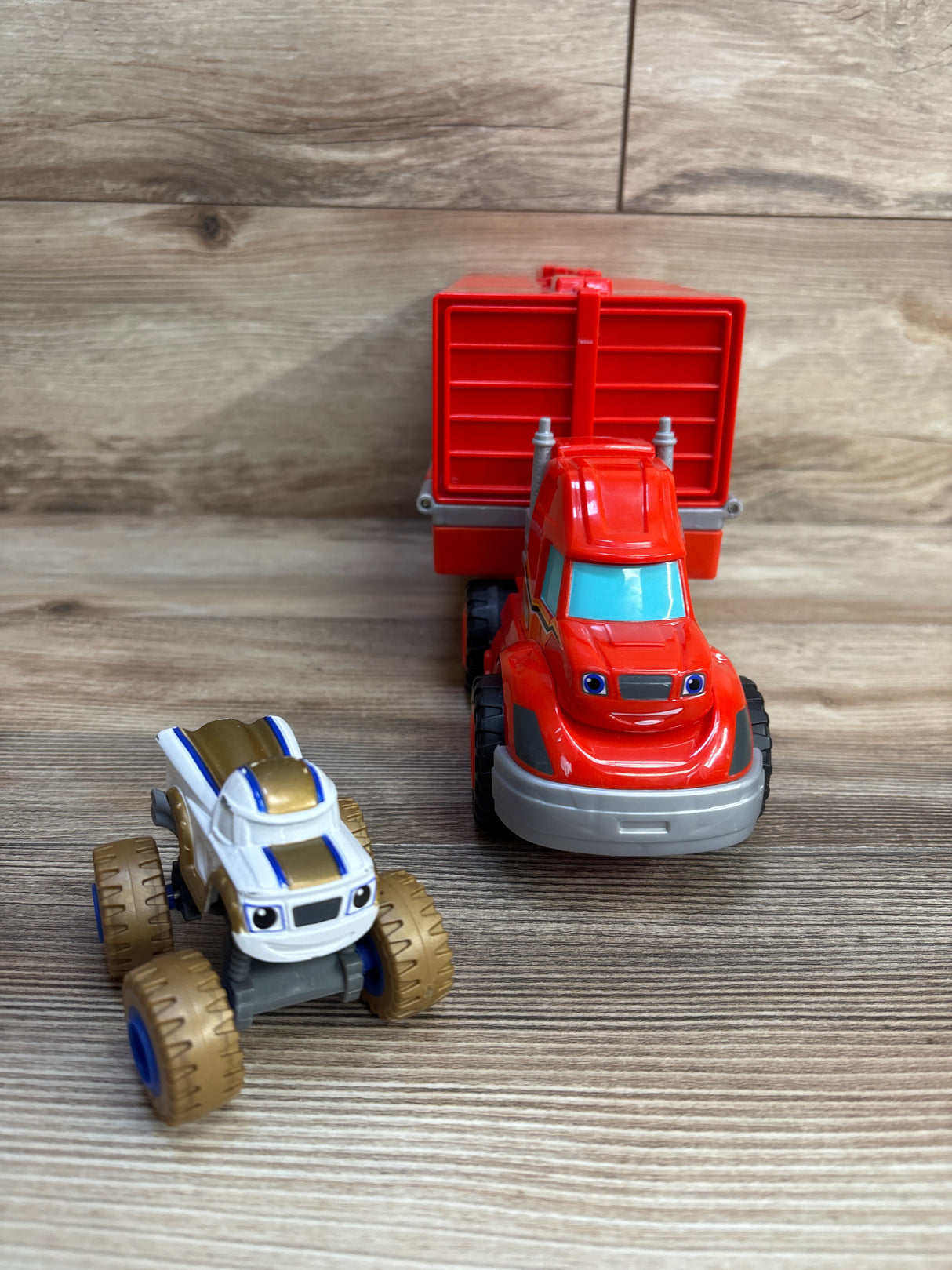 Fisher-Price Blaze and the Monster Machines Launch & Stunts Hauler