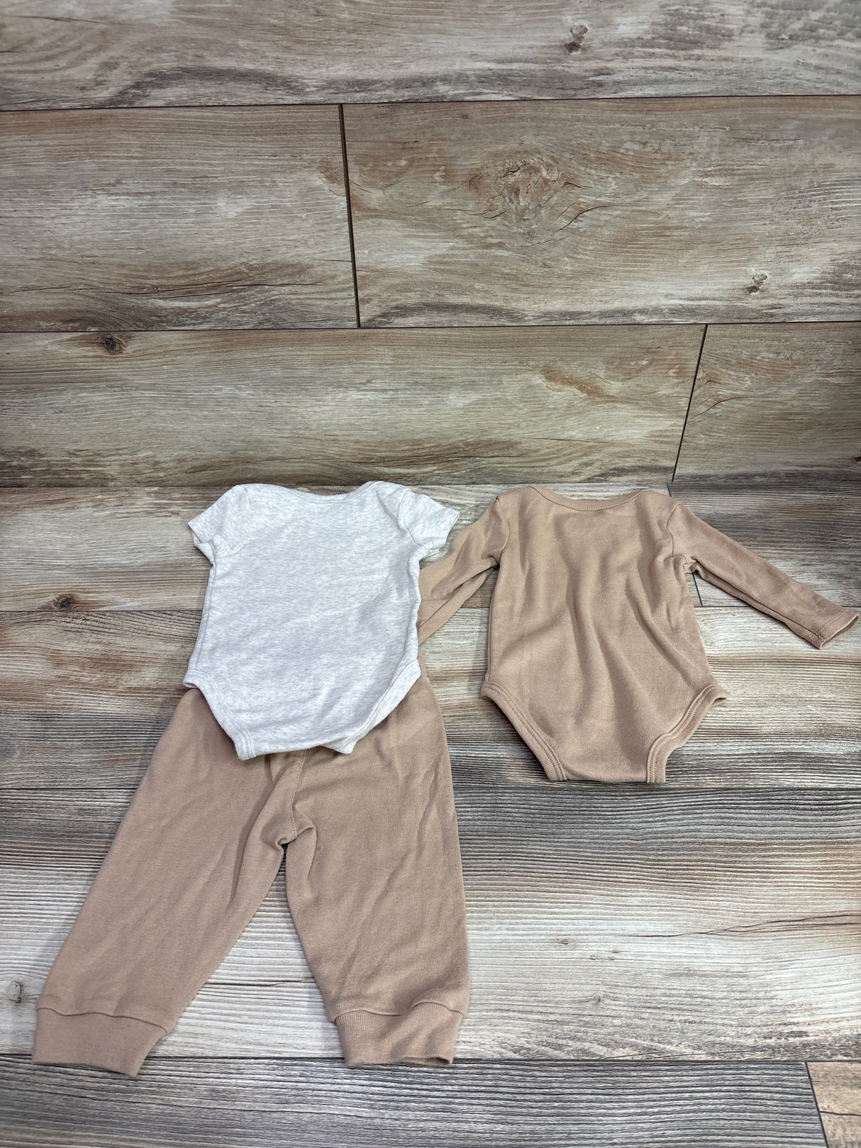 Nike 3pc Bodysuit & Joggers Set Tan sz 6m