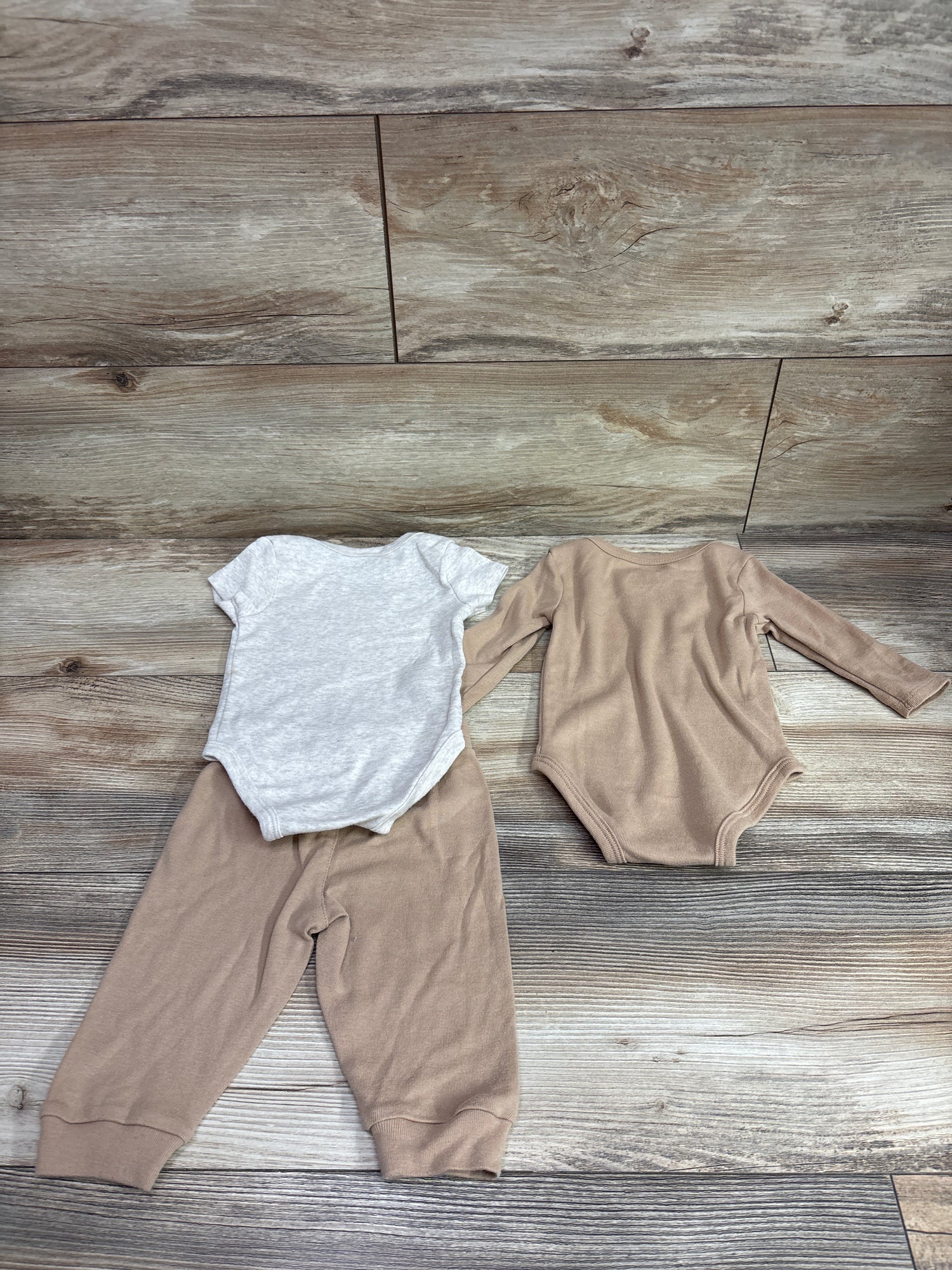Nike 3pc Bodysuit & Joggers Set Tan sz 6m