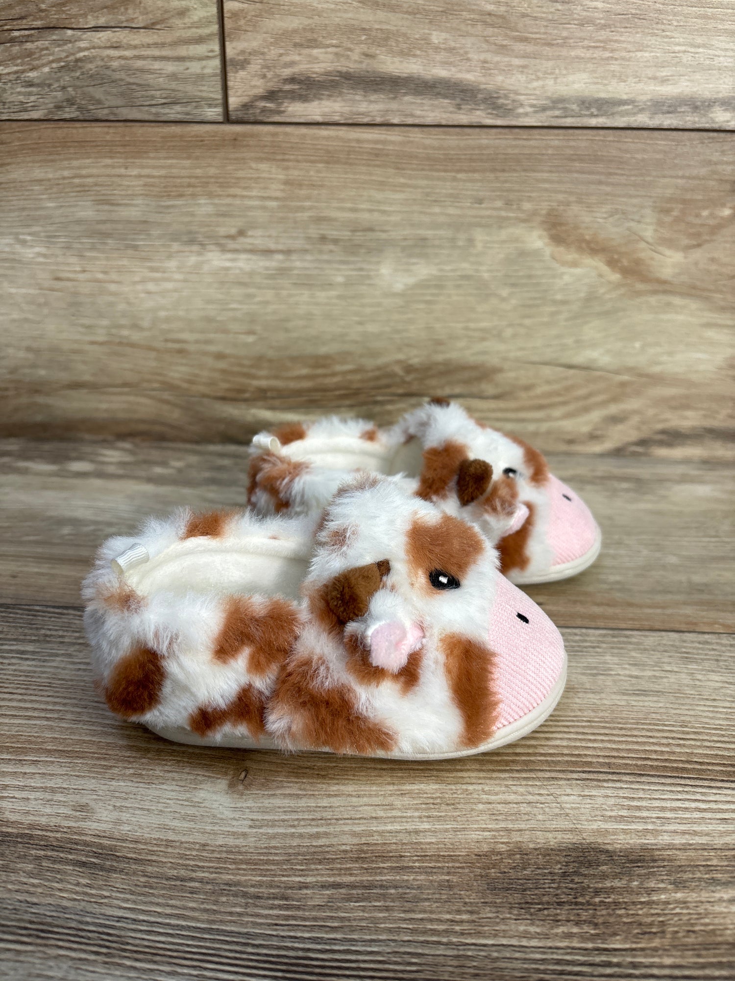 Wonder Nation Fuzzy Cow Slippers White sz 6c