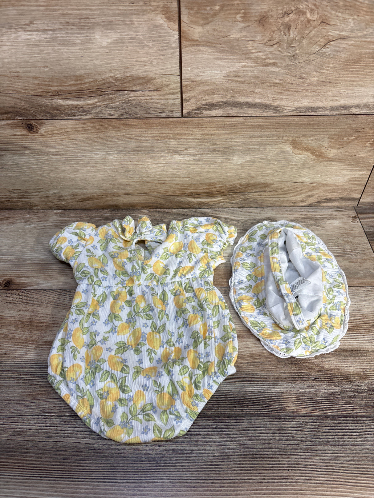 Nicole Miller 2pc Lemon Henley Bubble Romper & Bucket Hat White sz 3-6m